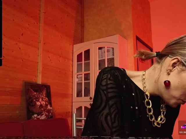 Findom_Lady_Shine webcam