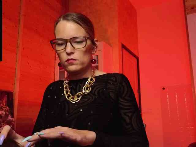 Findom_Lady_Shine webcam