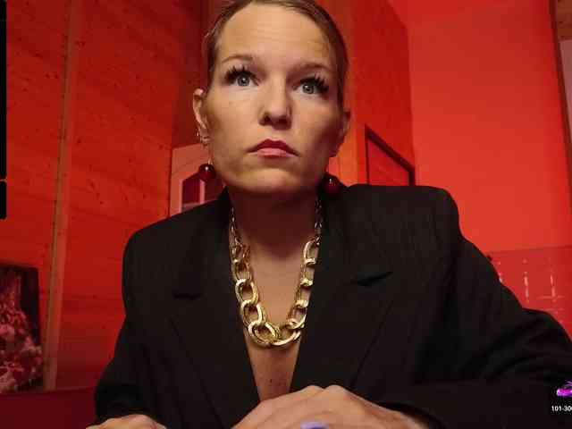 Findom_Lady_Shine webcam