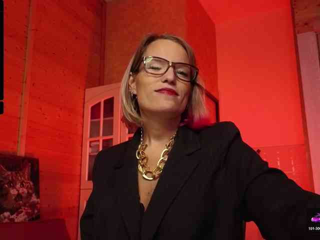 Findom_Lady_Shine webcam