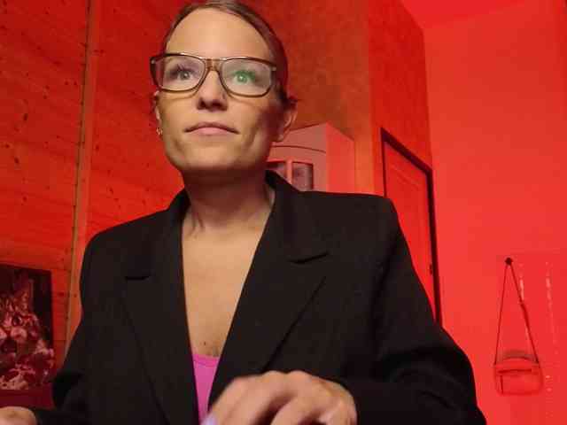 Findom_Lady_Shine webcam