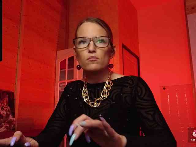 Findom_Lady_Shine webcam