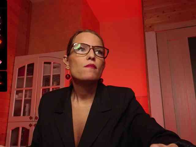 Findom_Lady_Shine webcam