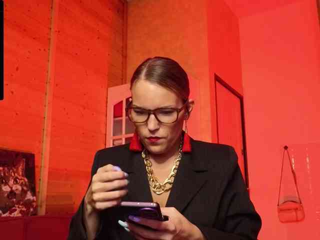 Findom_Lady_Shine webcam