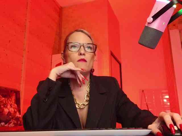 Findom_Lady_Shine webcam