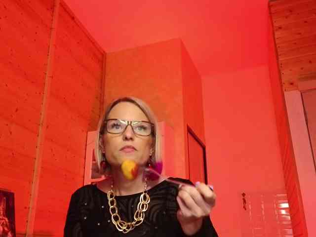 Findom_Lady_Shine webcam