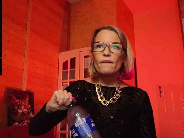 Findom_Lady_Shine webcam