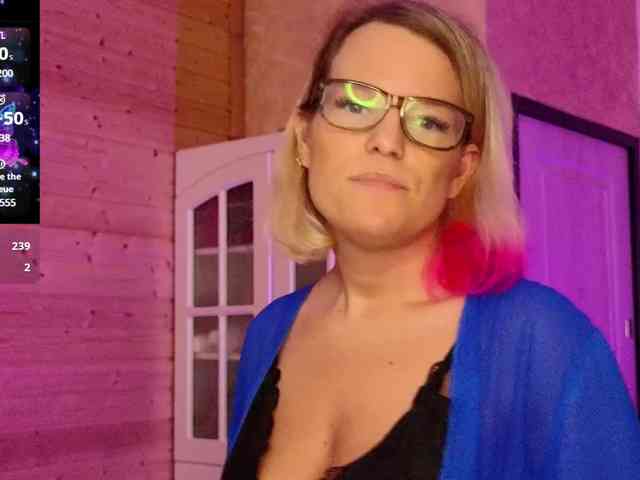 Findom_Lady_Shine webcam