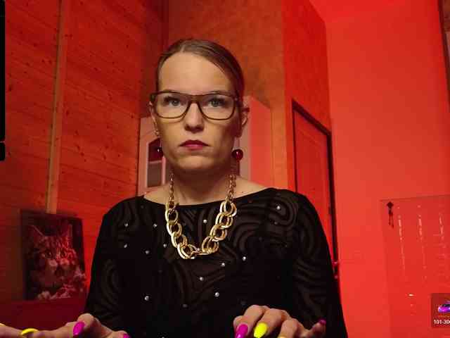 Findom_Lady_Shine webcam