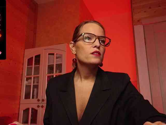 Findom_Lady_Shine webcam