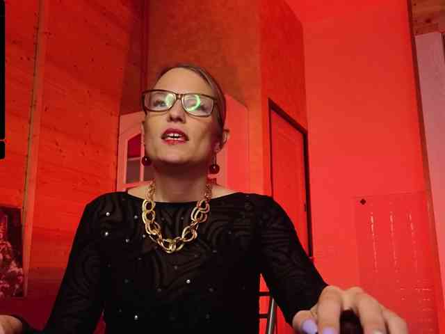 Findom_Lady_Shine webcam