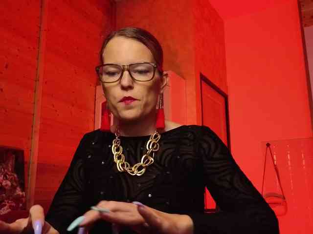 Findom_Lady_Shine webcam