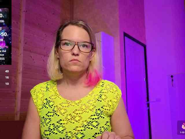Findom_Lady_Shine webcam