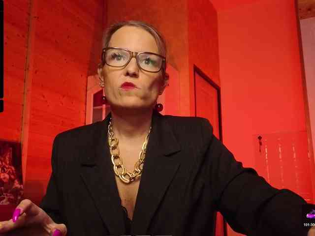 Findom_Lady_Shine webcam