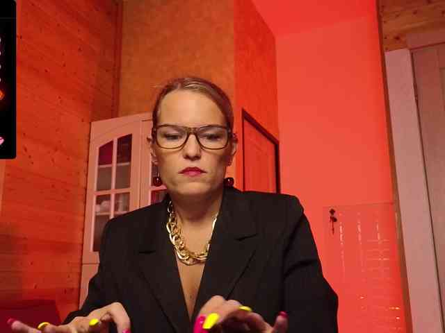 Findom_Lady_Shine webcam