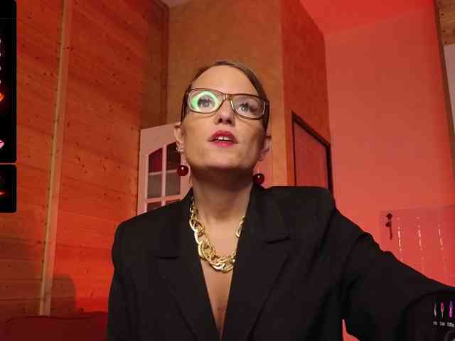 Findom_Lady_Shine webcam