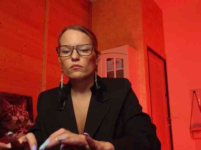 Findom_Lady_Shine webcam