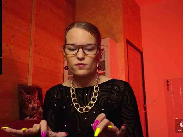 Findom_Lady_Shine webcam