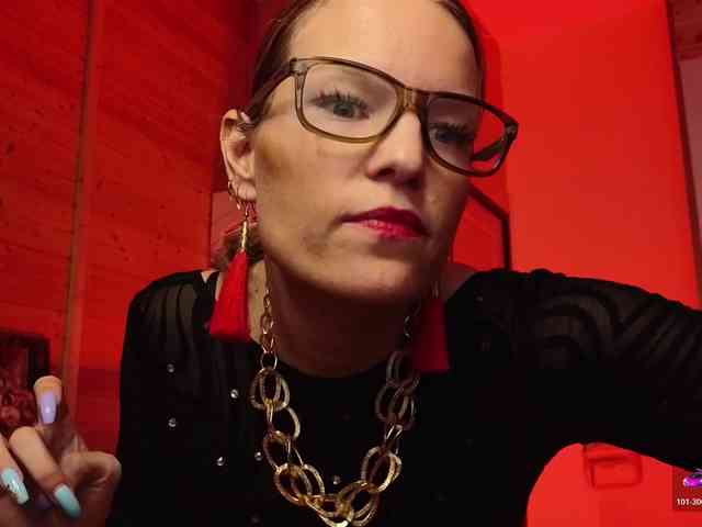 Findom_Lady_Shine webcam