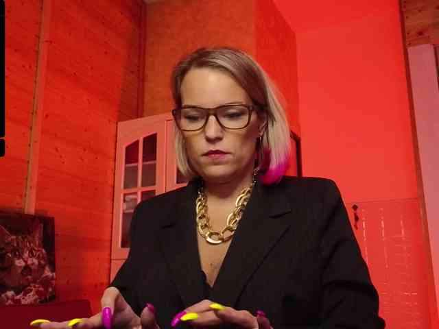 Findom_Lady_Shine webcam