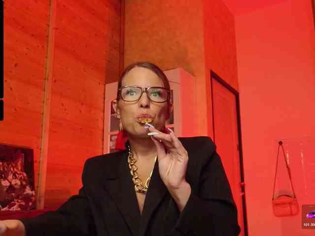 Findom_Lady_Shine webcam