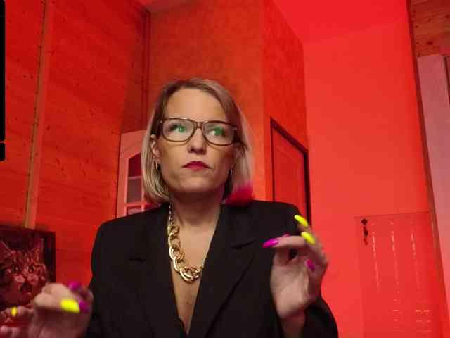 Findom_Lady_Shine webcam