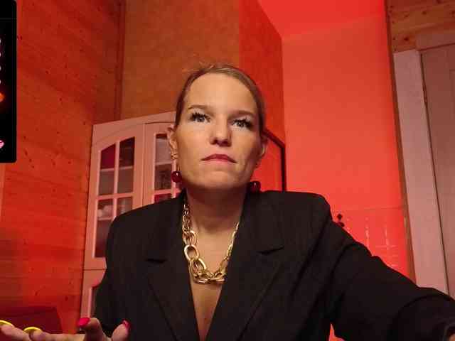 Findom_Lady_Shine webcam