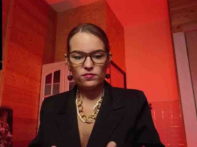 Findom_Lady_Shine webcam