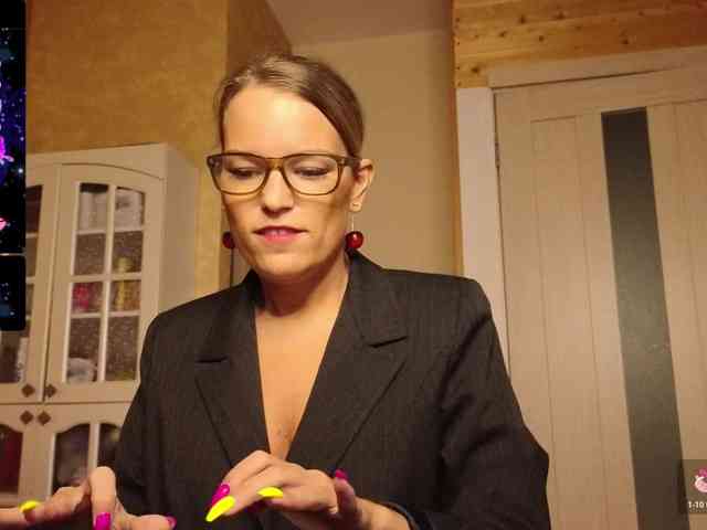 Findom_Lady_Shine webcam