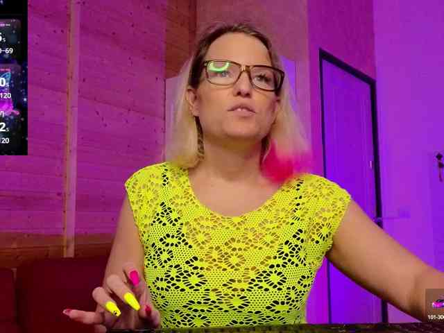 Findom_Lady_Shine webcam