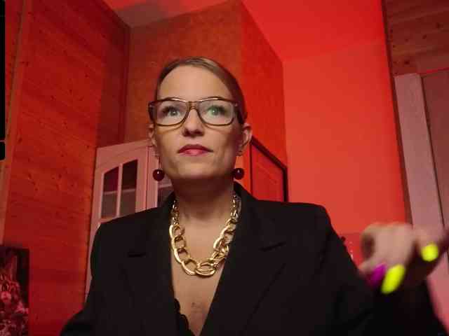 Findom_Lady_Shine webcam