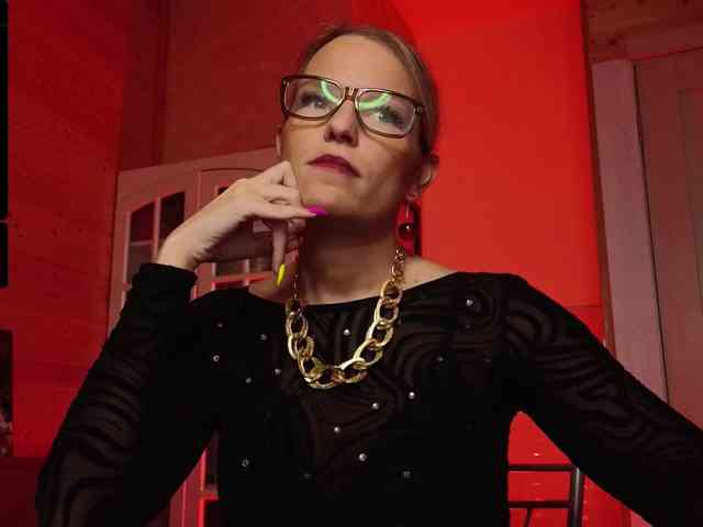 Findom_Lady_Shine webcam