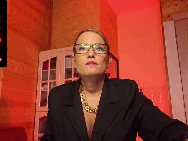 Findom_Lady_Shine webcam