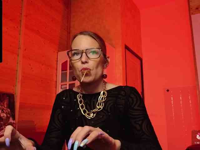 Findom_Lady_Shine webcam