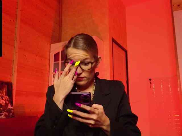 Findom_Lady_Shine webcam