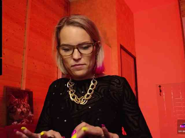 Findom_Lady_Shine webcam