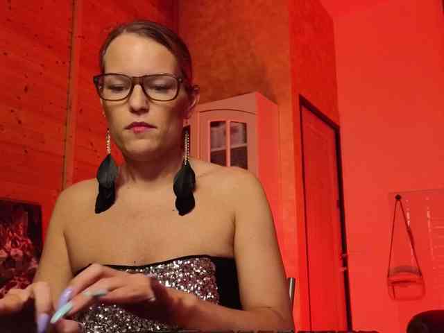 Findom_Lady_Shine webcam