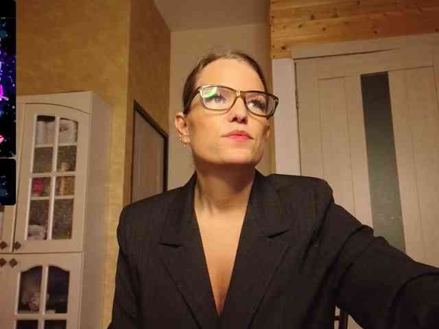 Findom_Lady_Shine webcam