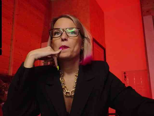 Findom_Lady_Shine webcam