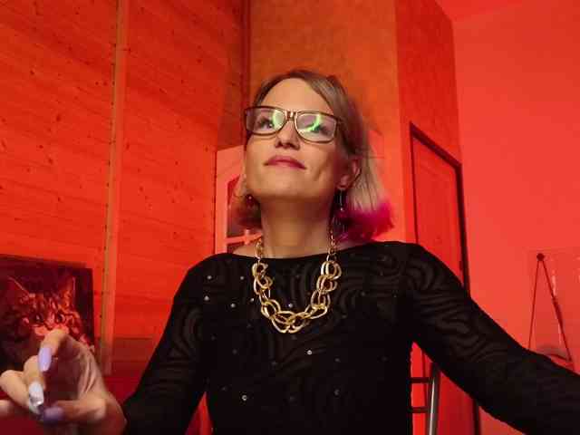 Findom_Lady_Shine webcam