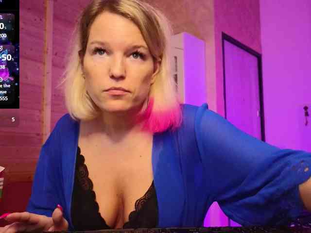 Findom_Lady_Shine webcam