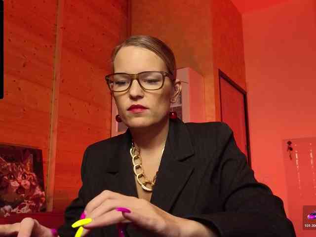 Findom_Lady_Shine webcam