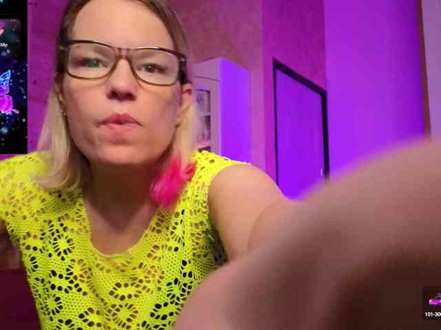 Findom_Lady_Shine webcam