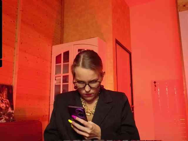 Findom_Lady_Shine webcam