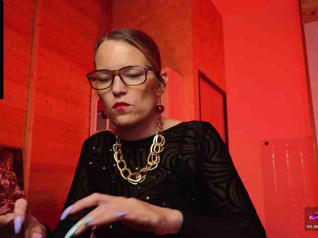 Findom_Lady_Shine webcam