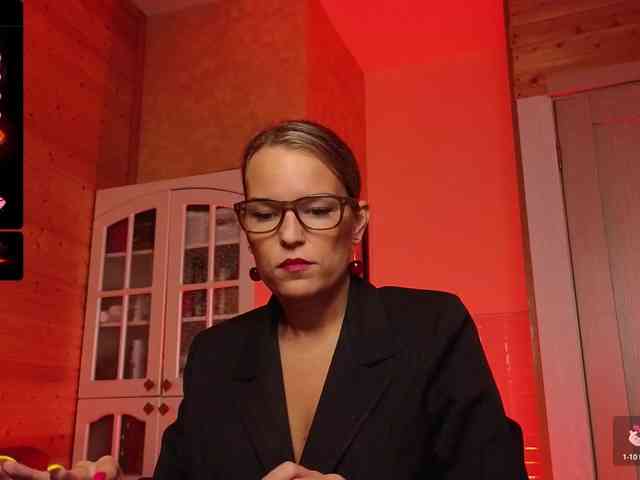 Findom_Lady_Shine webcam