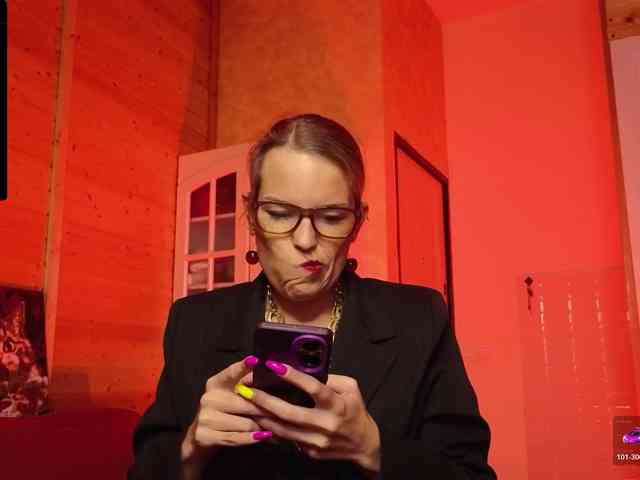 Findom_Lady_Shine webcam