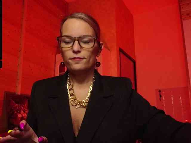 Findom_Lady_Shine webcam