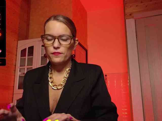 Findom_Lady_Shine webcam