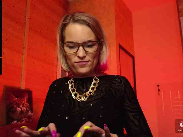 Findom_Lady_Shine webcam